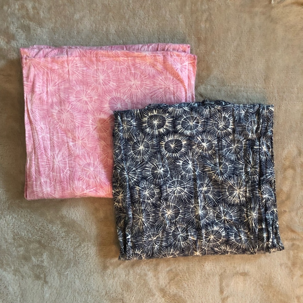 2 Banana Republic infinity scarf